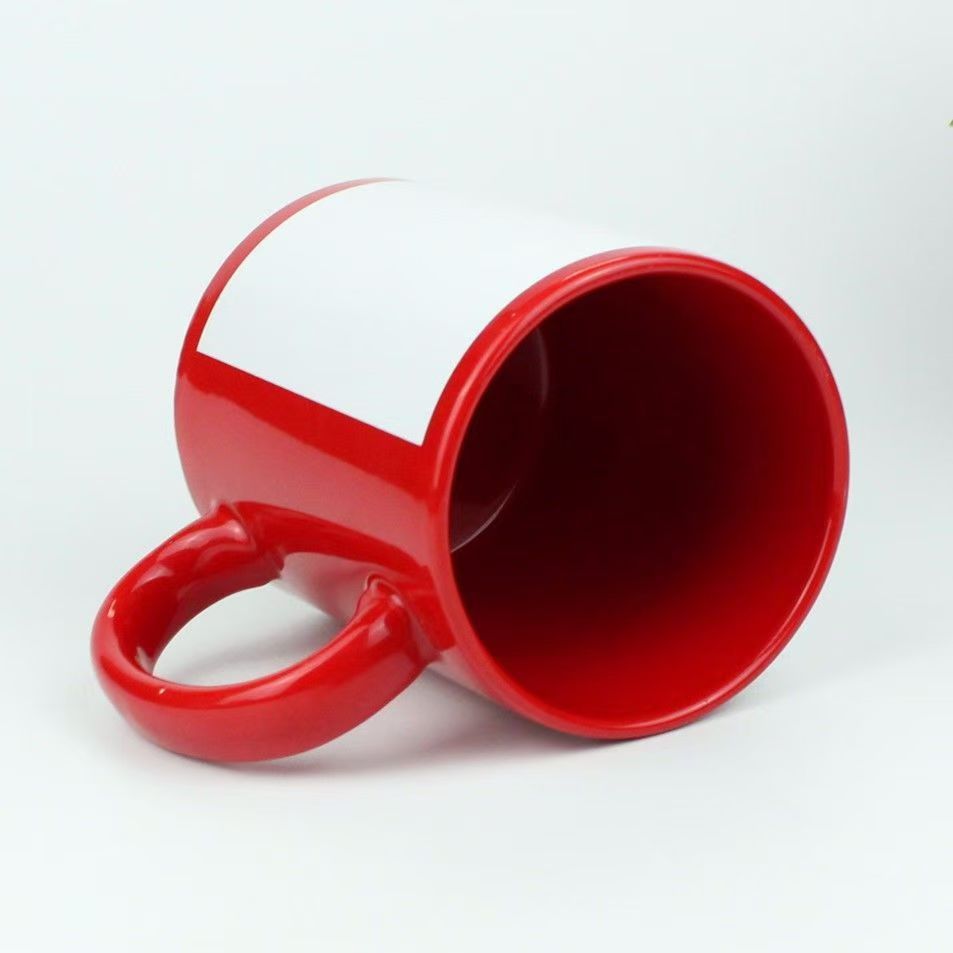 Gobelets en papier rouge