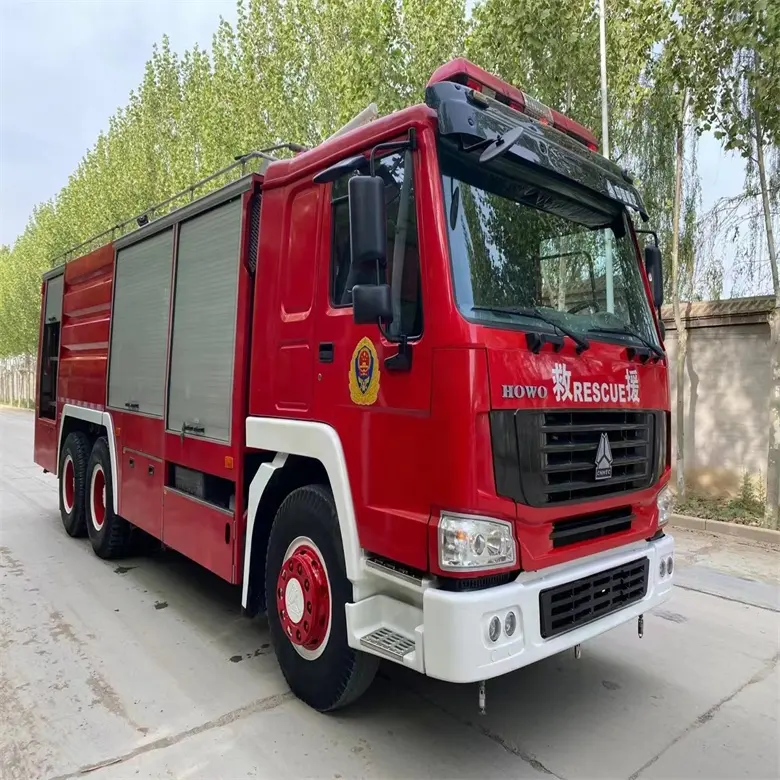 Camion de lutte contre l'incendie Howo 6*4 16cbm transmission manuelle bon état pas cher à vendre