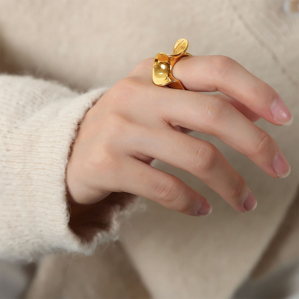 A028-Gold ring