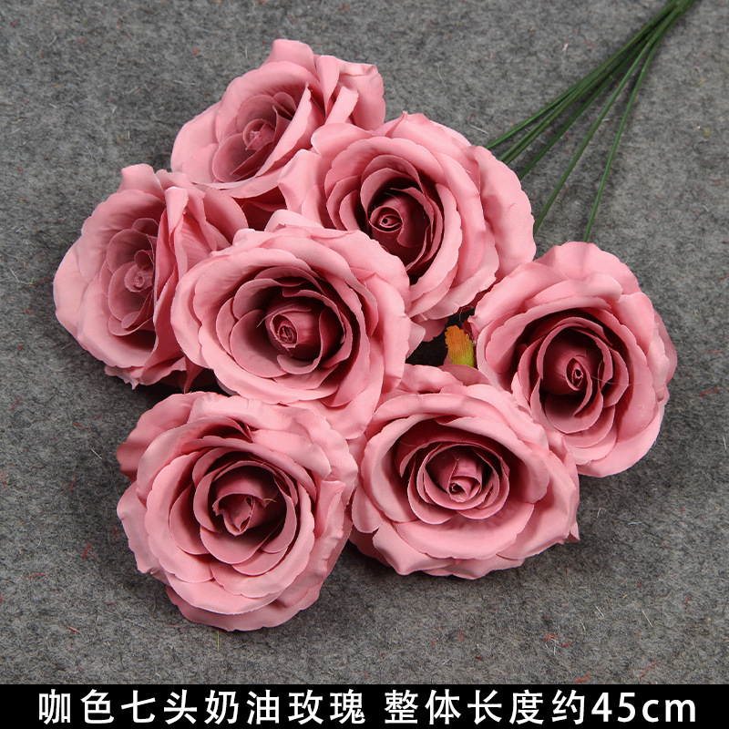 Bouquet de roses beurre à sept têtes marron