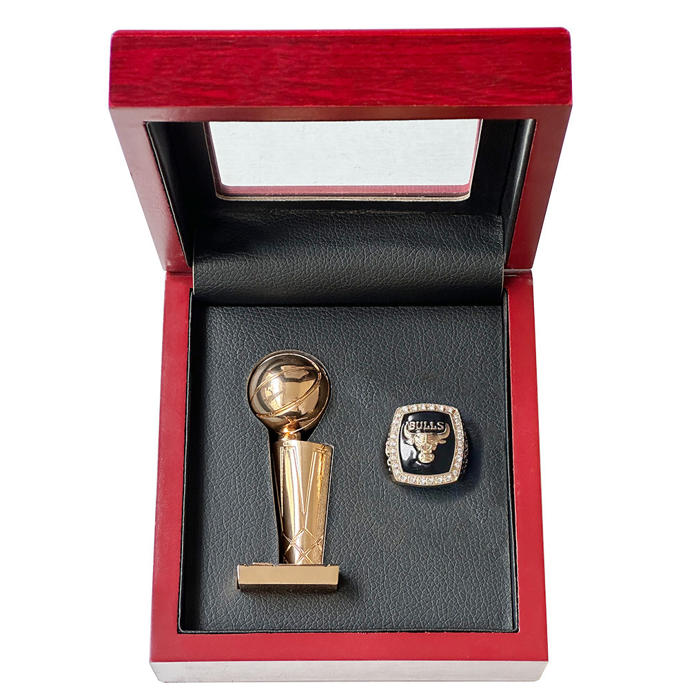 Boîte rouge + 1991 Bague unique + Trophée