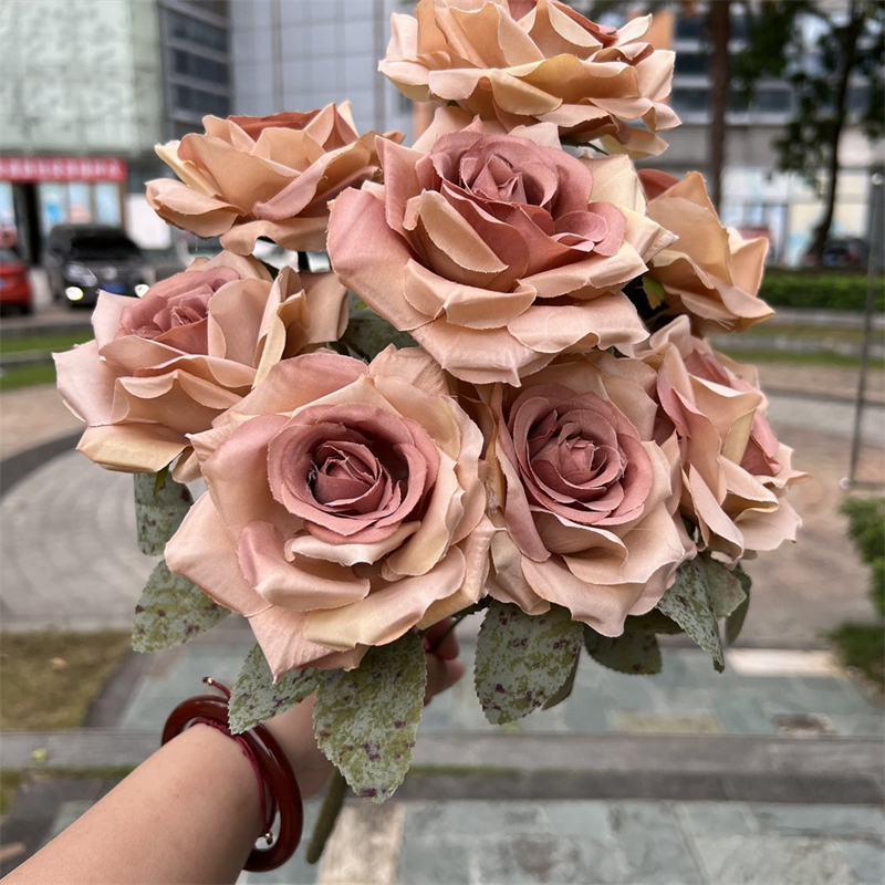 #10 Bouquet di rose in seta a 9 teste