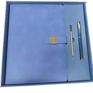 Set regalo personalizzato A5 Notebook di alta qualità con chiusura a bottone blu Navy diario in pelle con scatola regalo e penne