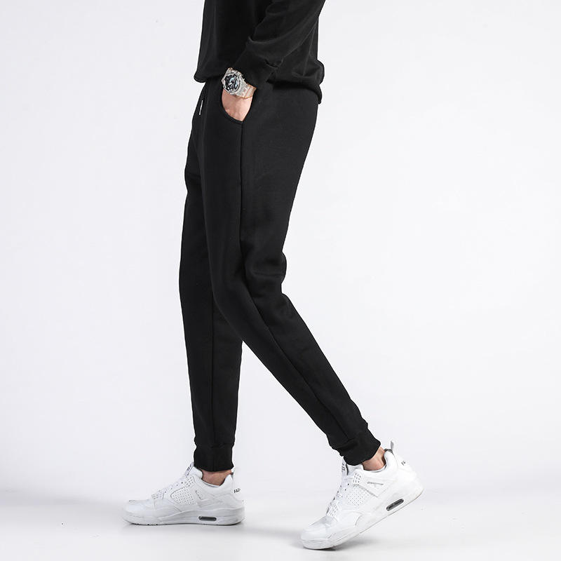 กางเกงเลกกิ้งสีดำ