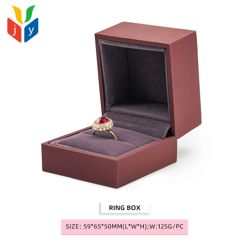Caja de anillo color burdeos