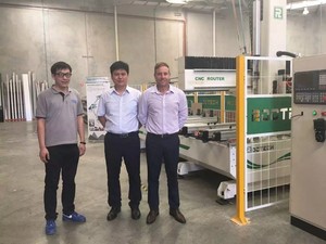 Enrutador CNC de 4 ejes RC1530RH Controlador Syntec Taiwán rieles lineales cuadrados El husillo puede girar +/-90 grados Personalizar - Product Image 5