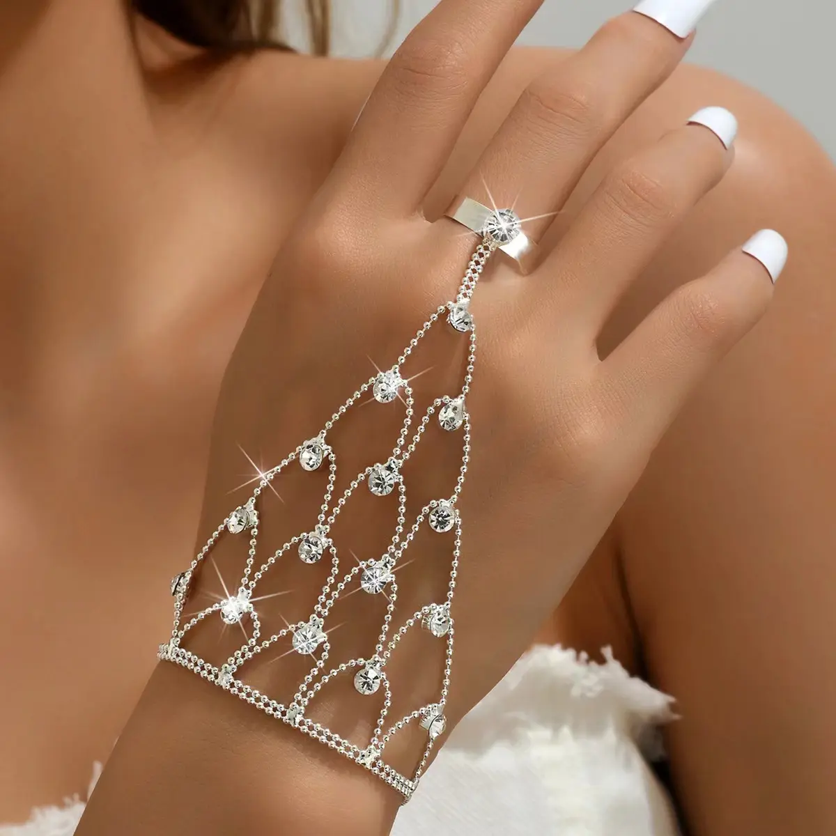 สร้อยข้อมือปาร์ตี้สตรีเป็นที่นิยมในยุโรป แหวนสร้อยข้อมือโซ่ลูกปัด โรงงานขายส่ง
