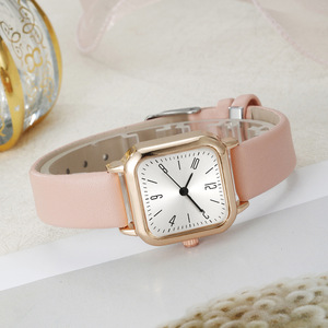 <span class=keywords><strong>2025</strong></span>新款女式休闲简约石英表小方水滴清新饰品套装真皮表带合金奢华手表