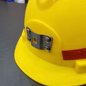 V型ABS玻璃纤维安全帽，带不锈钢灯夹安全帽，适用于采矿和建筑工地特殊类型