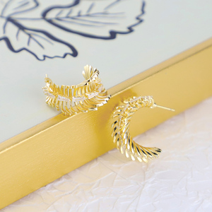 En gros Personnalisé Cc Boucles D'oreilles Bohème Plage Plaqué Or Plume Boucles D'oreilles Bijoux De Mode Rétro Dames Cadeau Boucles D'oreilles