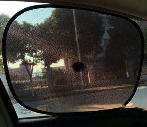 Um par de janela pára-sol para carro, tela interna cortina de sucção janela lateral protetora solar e isolamento de calor