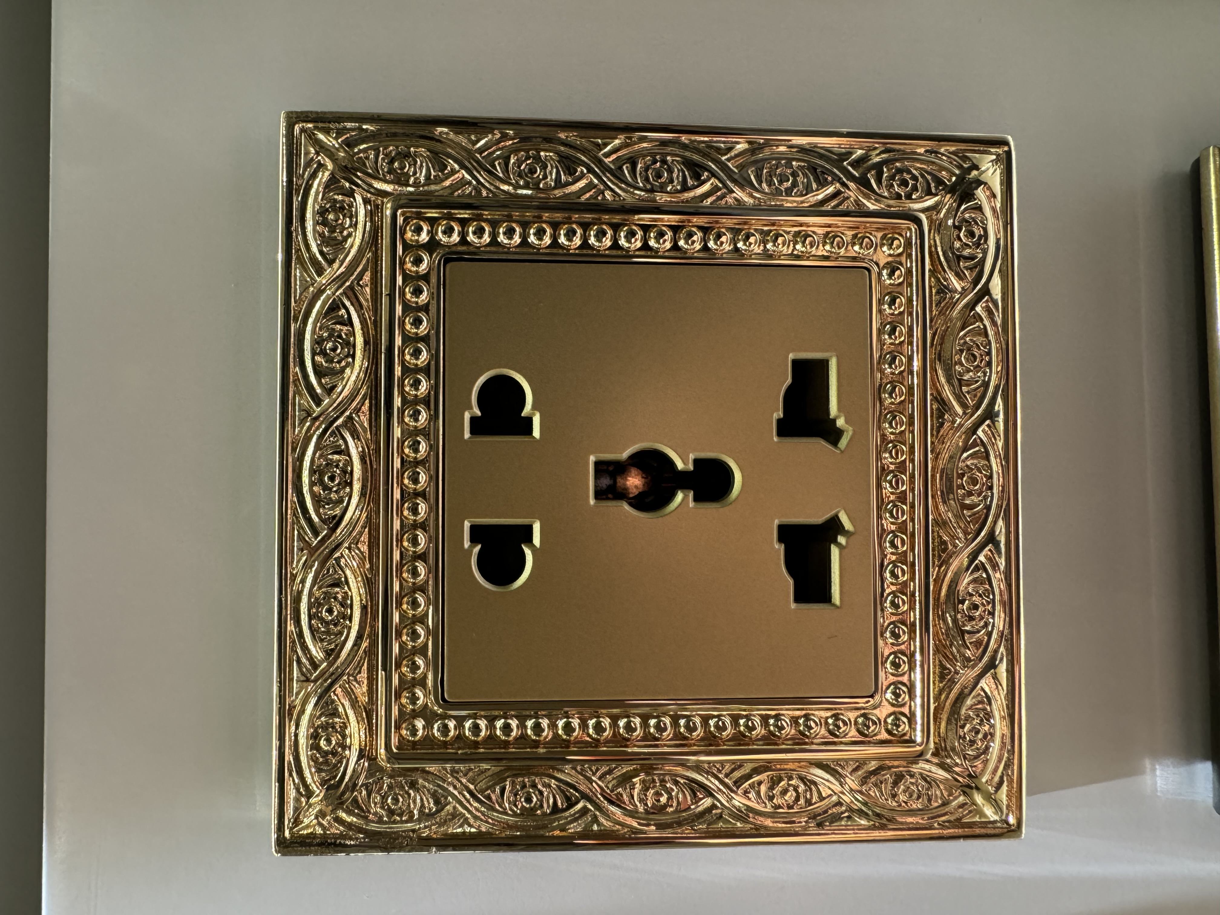 MF universal 5 hole socket gold color
