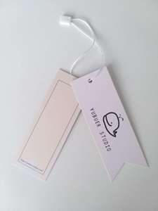 Eco-Amigáveis Hangtags Plásticos Em Relevo Reciclável Agradável Sustentável Marca Roupas <span class=keywords><strong>Tags</strong></span> para Vestidos Sapatos Sacos Com Design Afiado