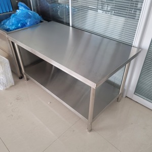 面包店披萨准备厨房餐厅设备酒店和餐厅供应商的金属不锈钢工作台
