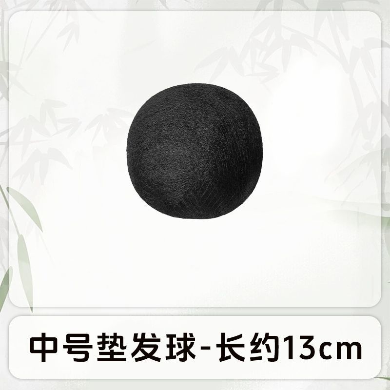 One medium-sized round mat for serving.