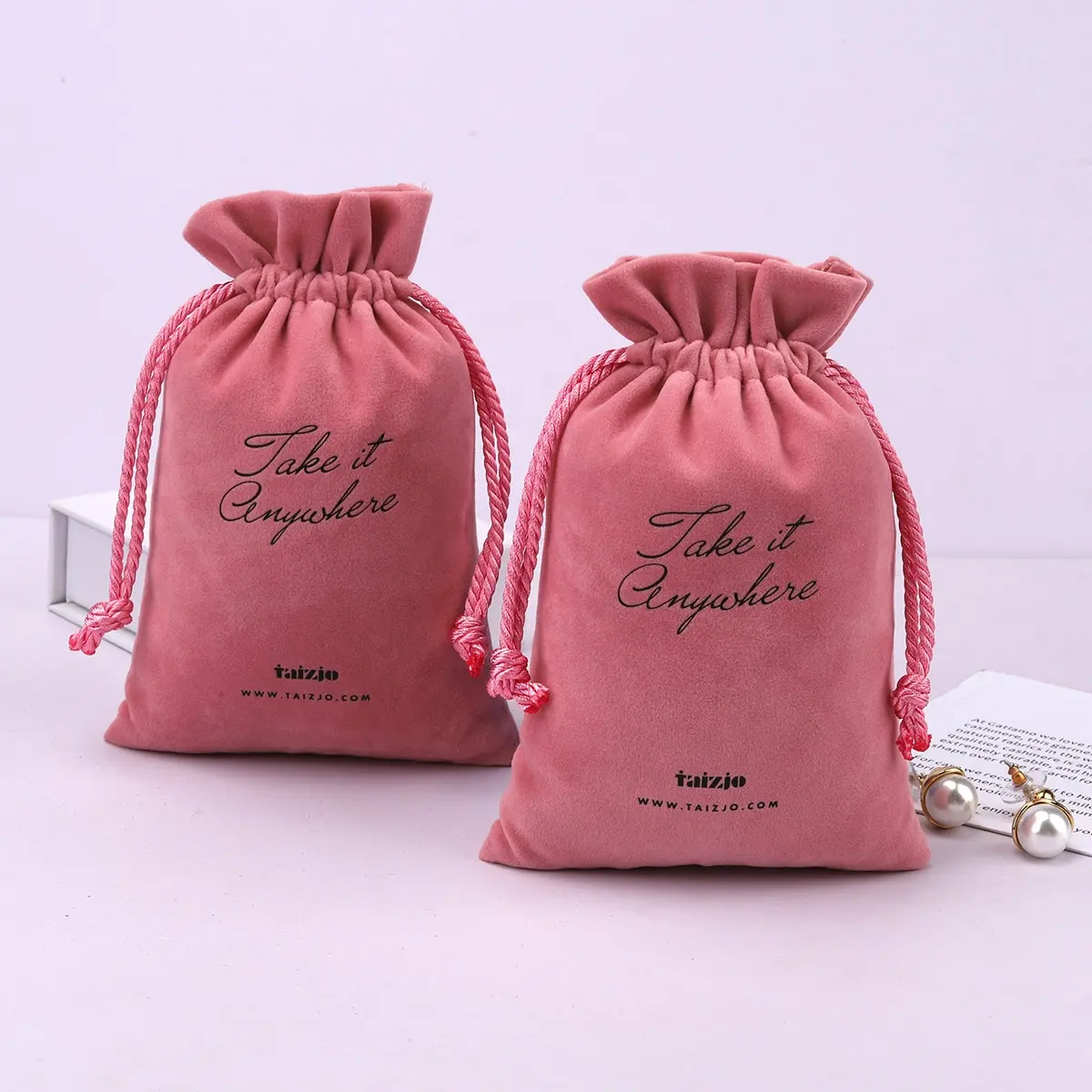 Лидер продаж, Розовый бархатный мешок для упаковки духов с кулиской, мягкий бархатный Подарочный мешочек для ювелирных изделий с логотипом на заказ