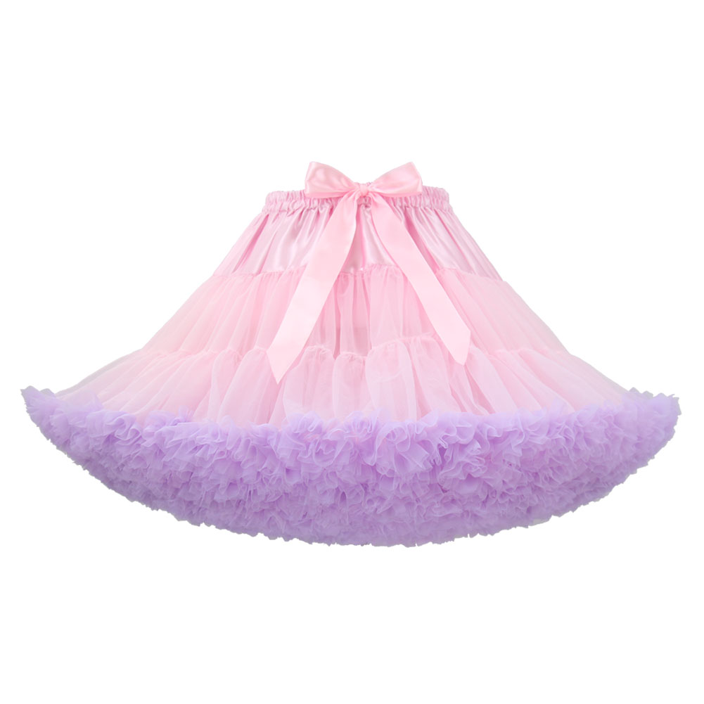 Rose avec ourlet violet clair