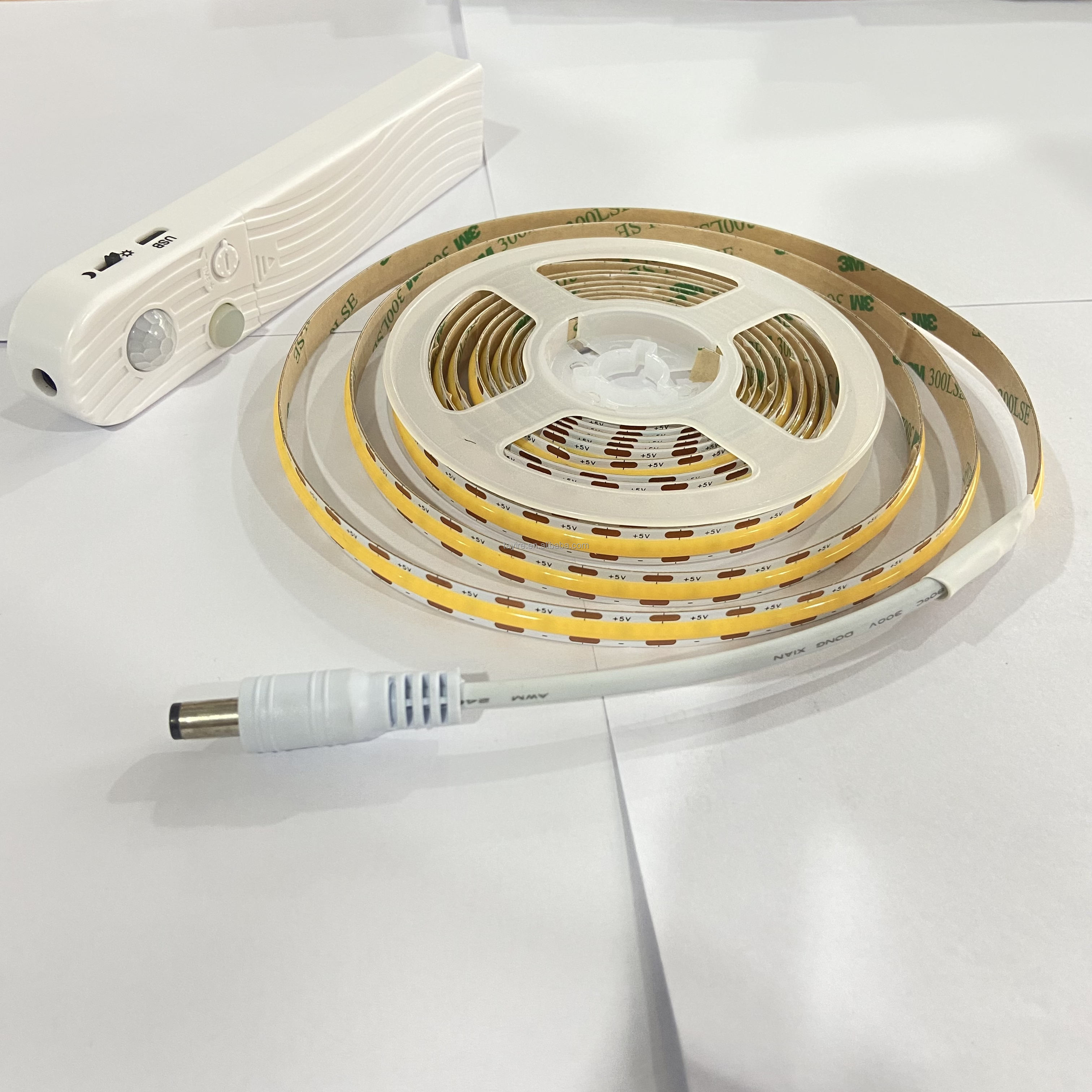 COB STRIP + 4 AAA battery motion box