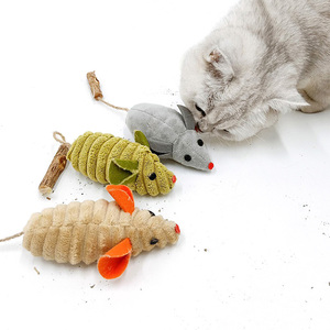 Juguete de ratón de gato de peluche de hierba gatera natural integrada OEM con cola de palo Silvervine - Product Image 2