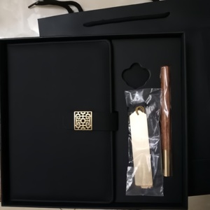 Set regalo personalizzato A5 Notebook di alta qualità con chiusura a bottone blu Navy diario in pelle con scatola regalo e penne