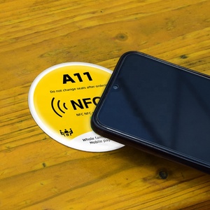 Etiqueta de menú NFC de código QR de material de PVC impermeable para menú NFC de restaurante - Product Image 2