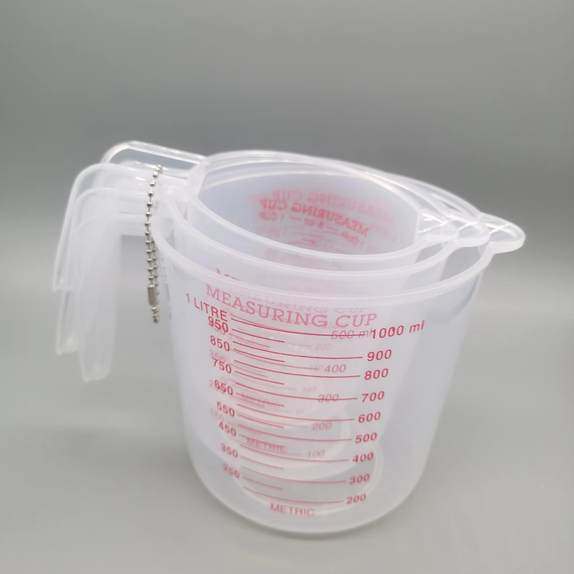 Juego de 3 piezas con tazas medidoras de cadena.