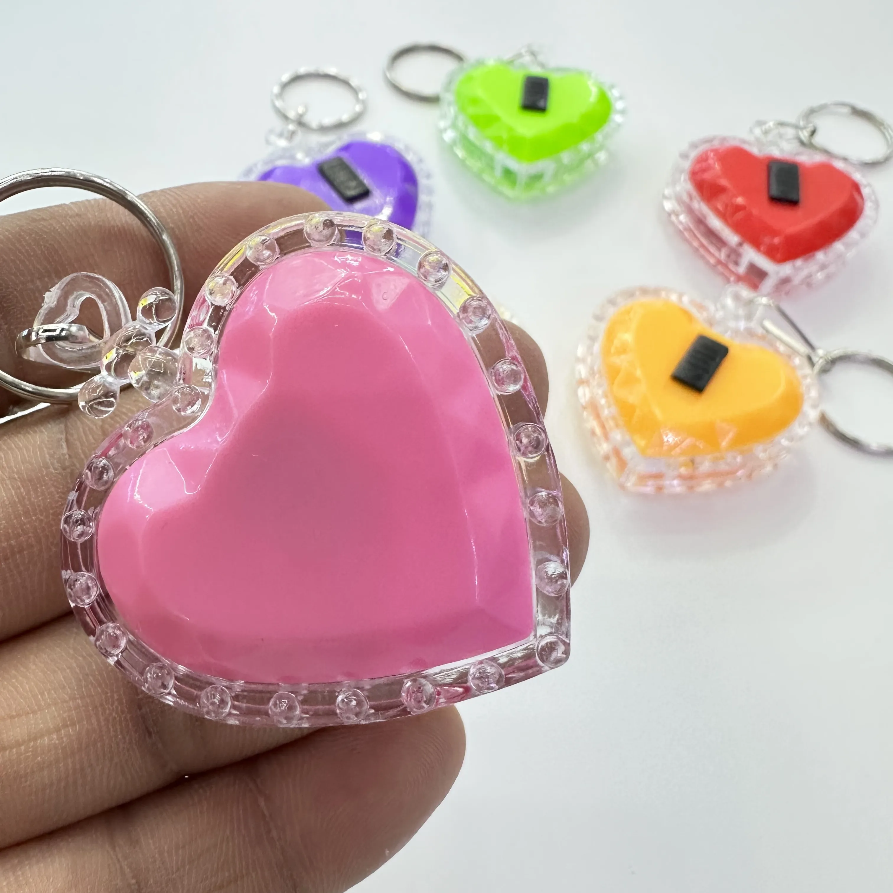 Оптовая продажа, популярный многофункциональный дешевый игрушечный светодиодный брелок в форме сердца, замок, аварийное освещение, светодиодные брелки
