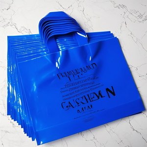 バルクTシャツプラスチックショッピングバッグハンドル付き便利なハンドルデザイン卸売バイヤー