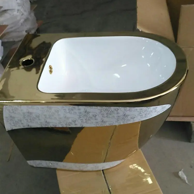 Montado en el suelo chapado en oro WC bidet lujo dos piezas de cerámica baño inodoro conjunto
