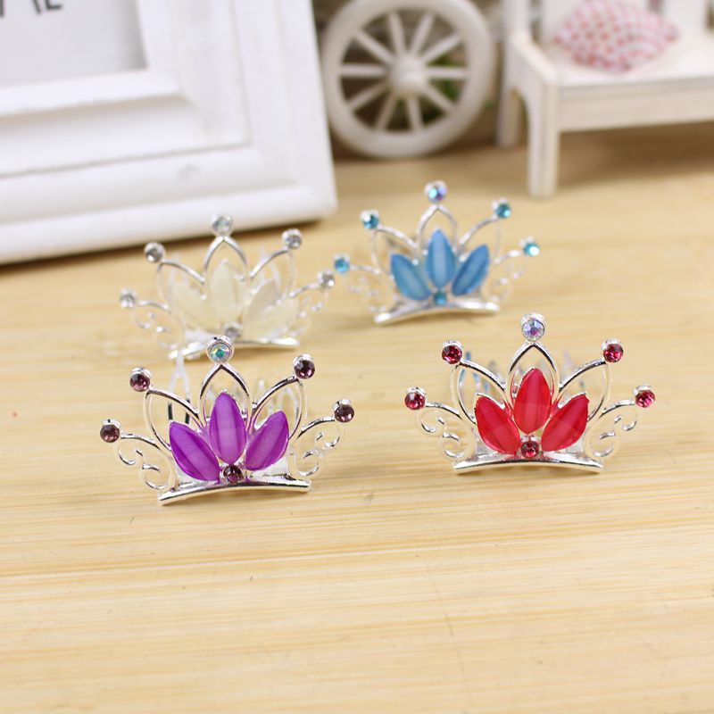 Couronne dégoulinante d'huile, mélange de couleurs aléatoire