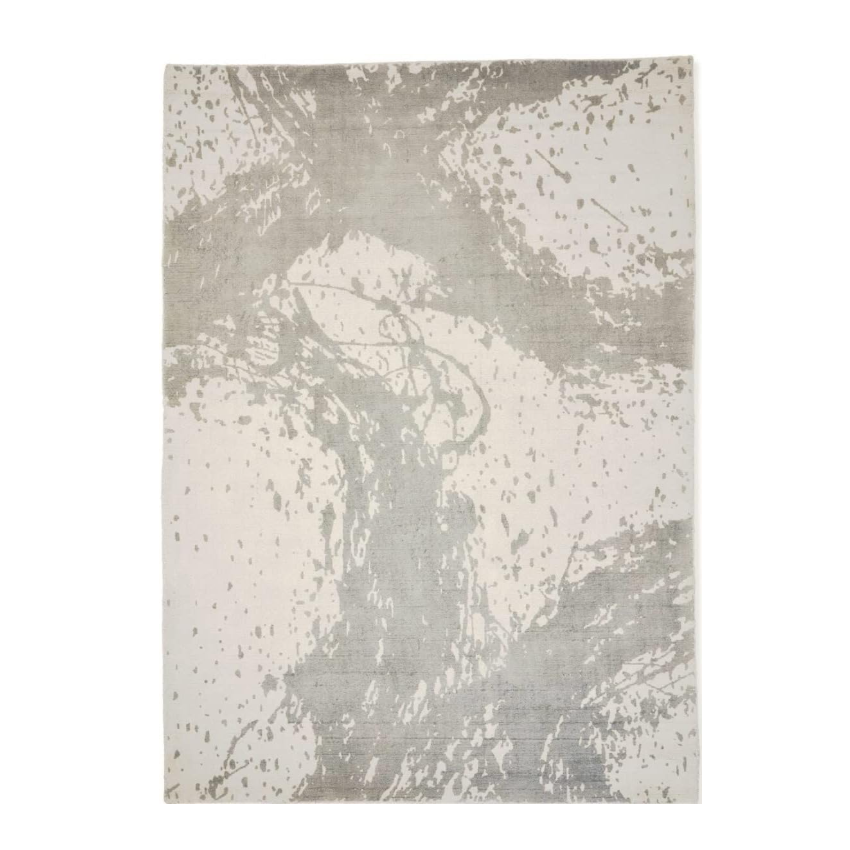 สีขาวและสีครีม