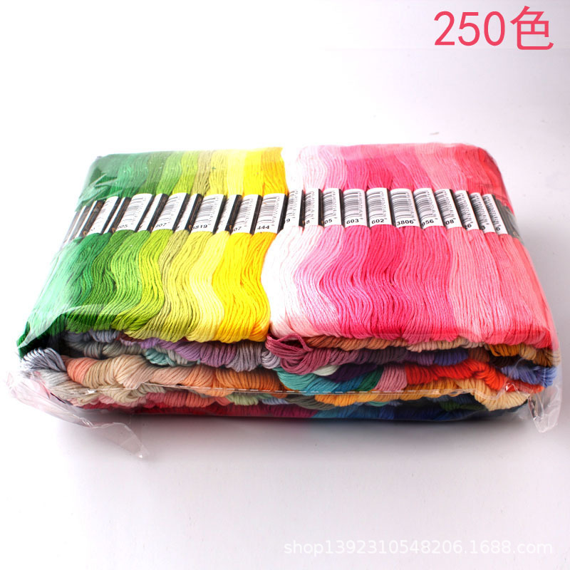 250 colori di filo da ricamo