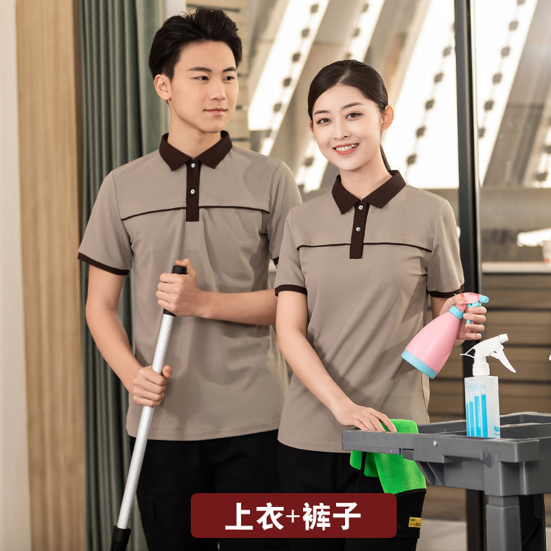 T-shirt col patch couleur café, pantalon manches courtes
