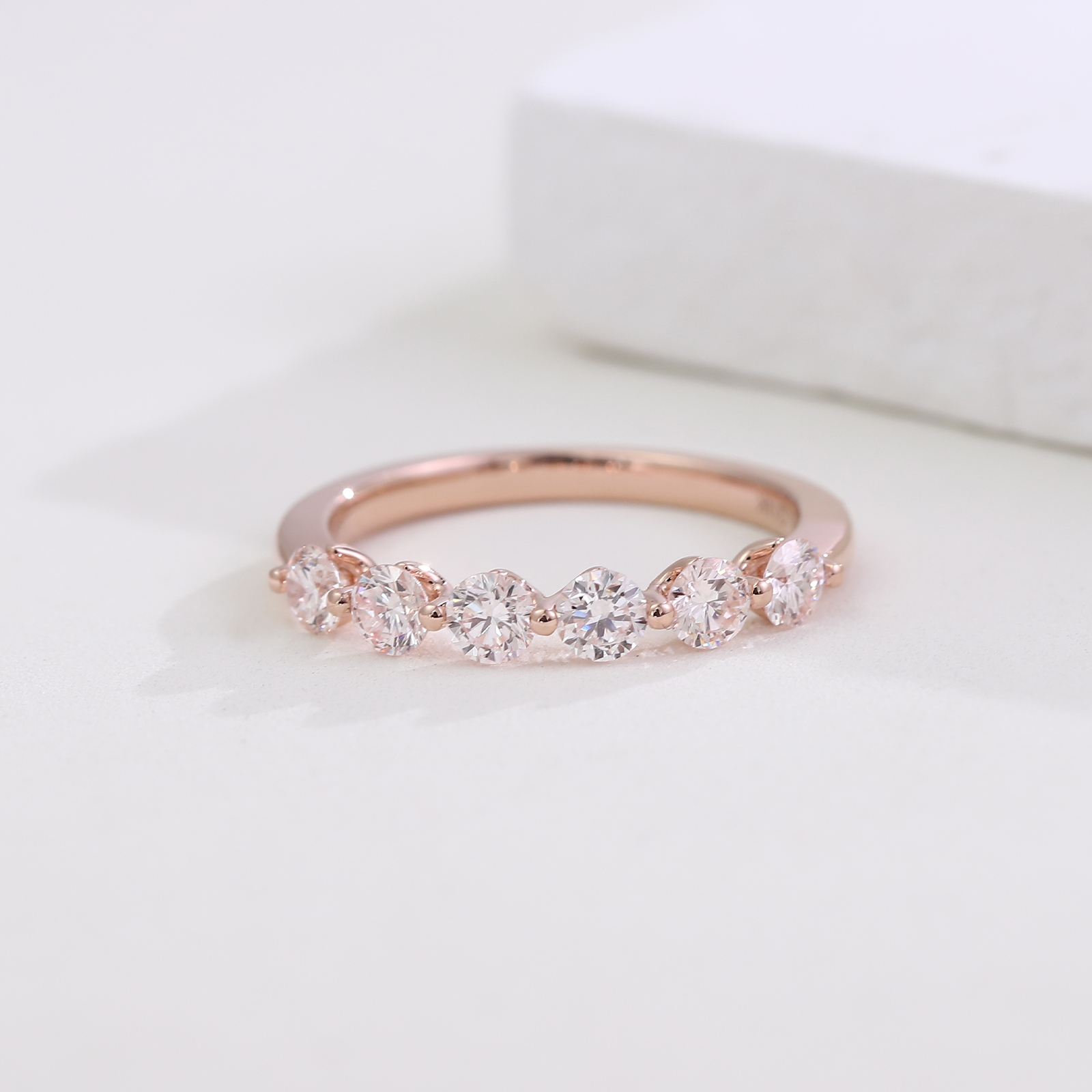 Bague en or rose 14 carats avec diamant de laboratoire