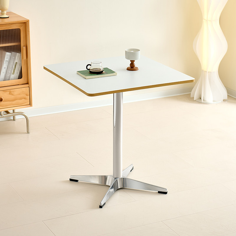 Mesa blanca + mesa cuadrada con vetas de madera