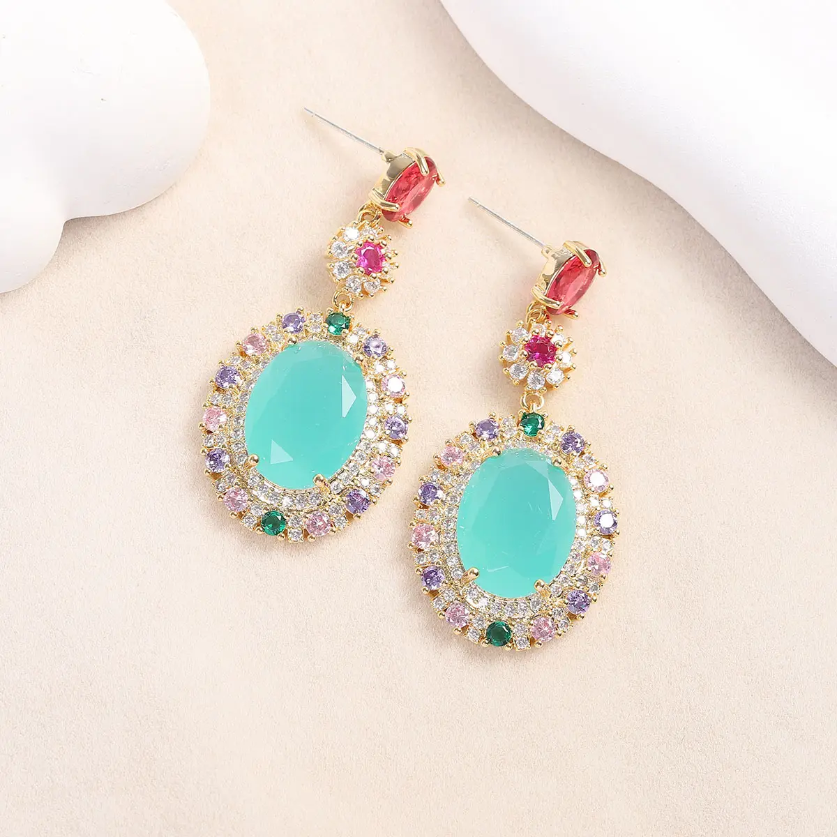 Nouveau design vert Jade gemme Zircon lumière luxe personnalité boucles d'oreilles Stud cristal longues boucles d'oreilles géométrie irrégulière boucles d'oreilles