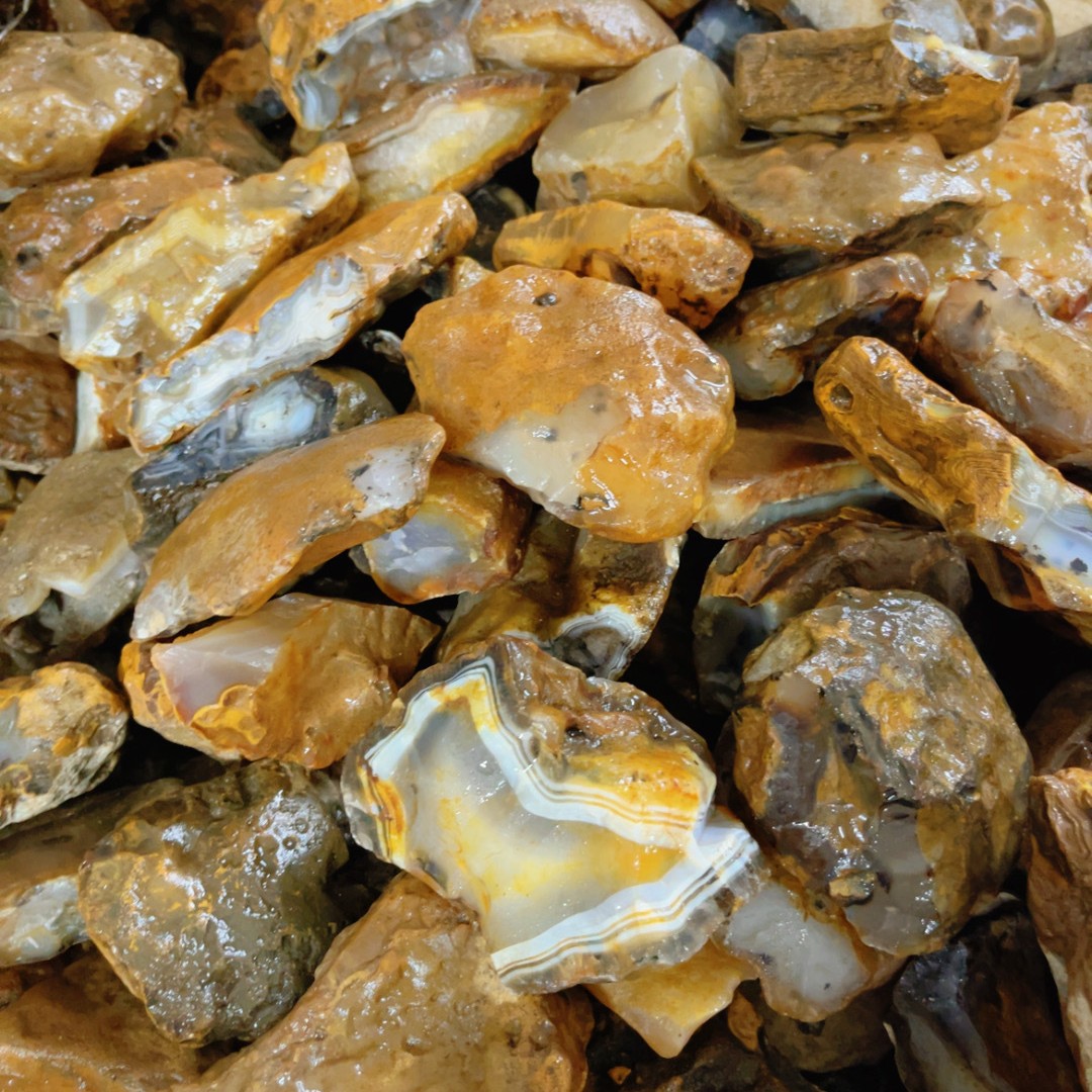 Pierre brute d'agate torsadée naturelle