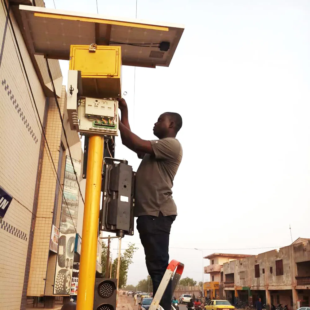 Mali, afrika için LED güneş enerjili trafik sinyal kablosuz trafik sinyal kontrol sistemi çözümü