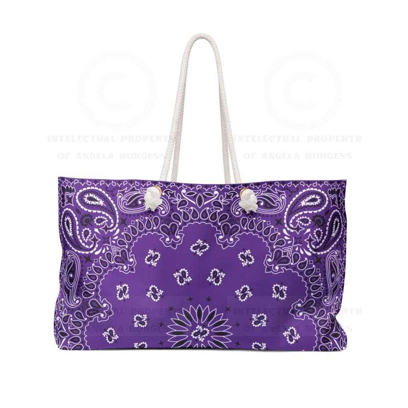Viola Profondo con Stampa Paisley a Bandana Bianca