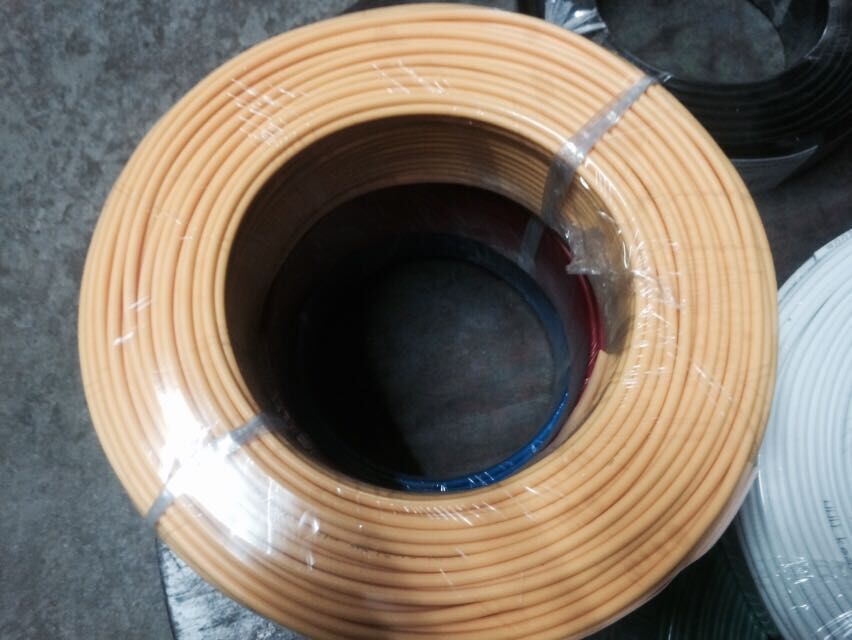 สีเหลือง