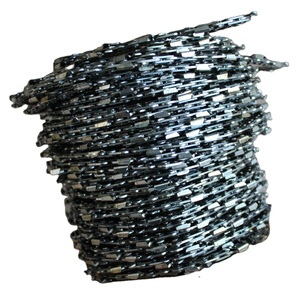 .<span class=keywords><strong>325</strong></span> "ピッチ、.050"(1.3mm) ゲージ、100フィート/ロール、チゼルチェーンソーチェーン