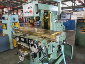 Vertical Horizontal <strong>Multi</strong> <strong>Functional</strong> Universal Knee-type Milling <strong>Machine</strong> - Product Image 4