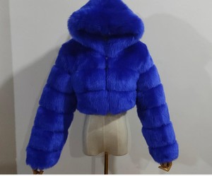Cutenova LCTP65女性用冬服暖かい服クロップドパーカー毛皮ジャケット女性用フェイクファーコート