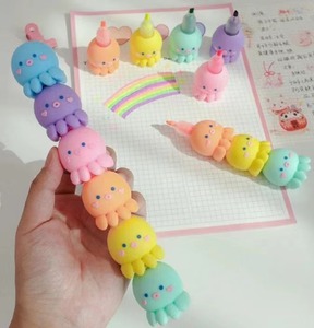 Bút Đánh Dấu Thạch Màu Cầu Vồng Kỳ Diệu OEM Sang Trọng Thiết Kế Mới 2023 Bút Đánh Dấu Vĩnh Cửu Bằng Nhựa Hình Trái Tim Có Thể Xếp Chồng Lên Nhau - Product Image 4