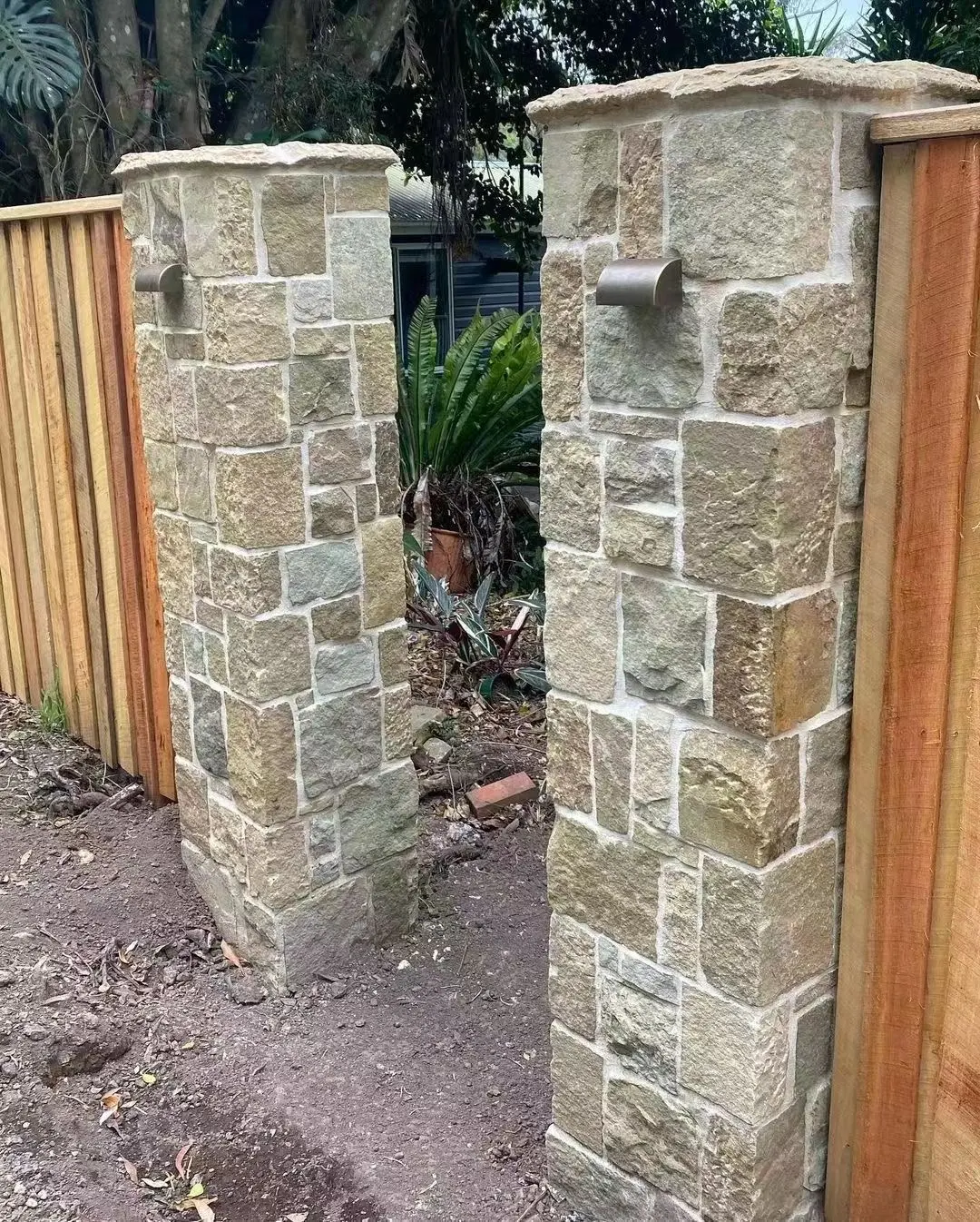 प्राकृतिक पीला चूना पत्थर टुकड़ा ढीला पत्थर की दीवार Cladding पट्ट Veneers के लिए दीवार सजावटी