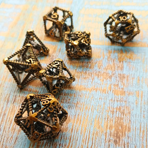 7 parça çokyüzlü metal zar seti D4 D6 D8 D10 D12 D20 RPG zar seti oyunu pano malzemesi dnd hollow metal zar seti - Product Image 2