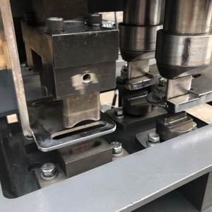 JZ-936ATP Automatic Feeding Twin <strong>Oblong</strong> <strong>Hole</strong> Punching Riveting Machine for File Folder - Product Image 3