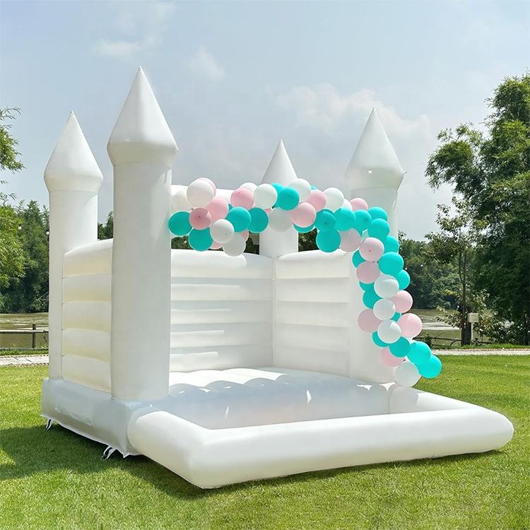 Castillo hinchable blanco de 3x4m con piscina