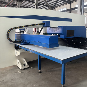 Punzonadora de torreta CNC para hojas de metal con funciones de servo grabado, estampado y punzonado - Product Image 4