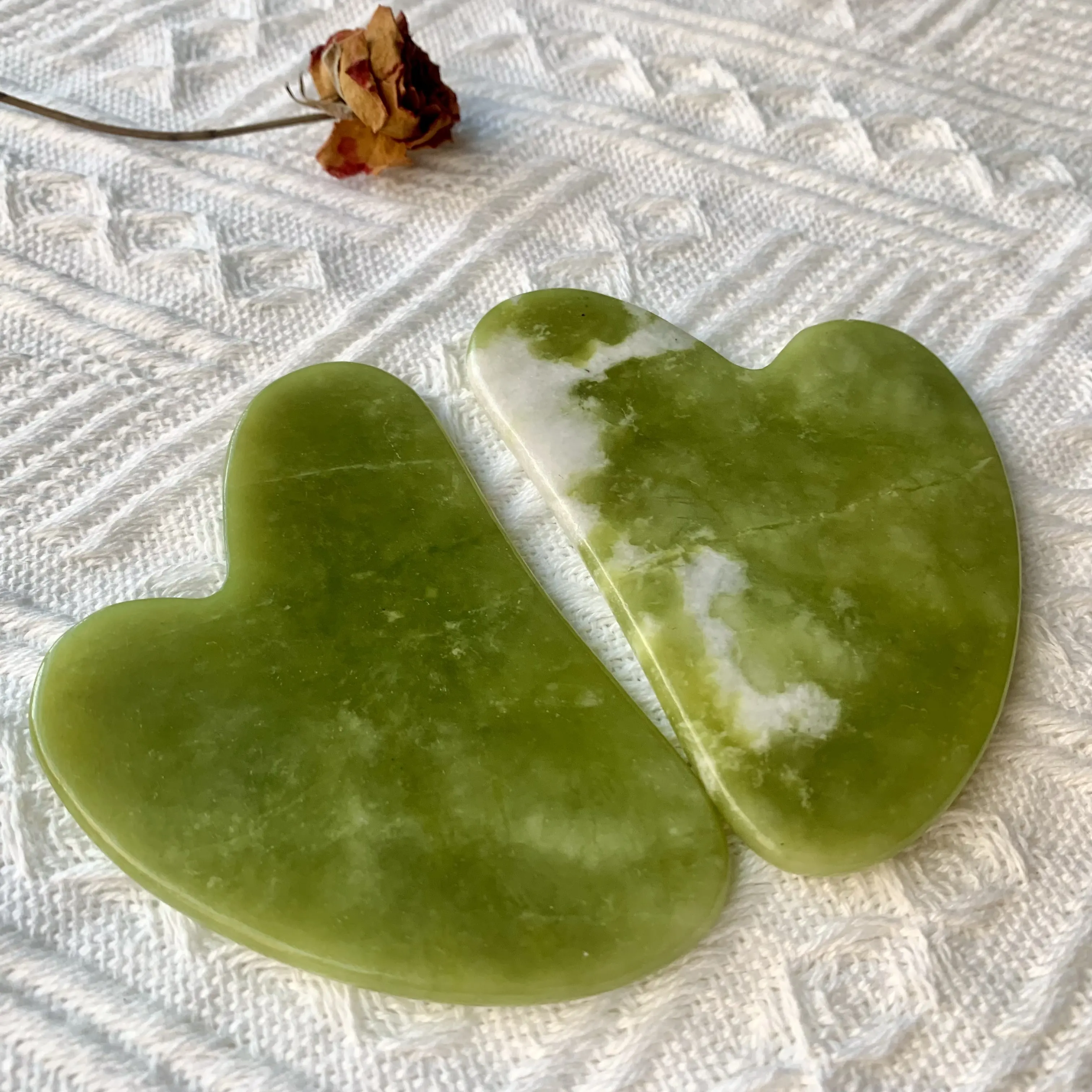 Productos de belleza, herramienta de masaje corporal guasha, conjunto de guasha de jade verde con logotipo personalizado